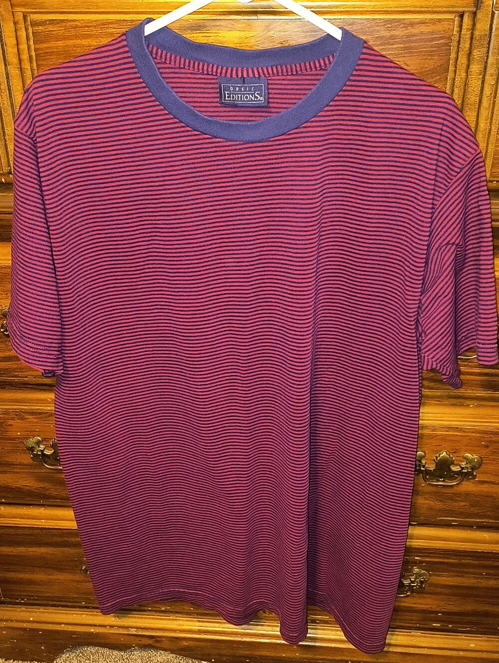 Y2K Vintage Basic Editions Men's Red and Navy Blue Narrow-Striped Crew Neck Tee